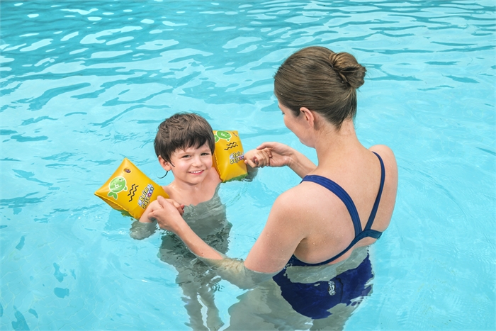 FLOTADOR INFLABLE PARA BRAZOS 10"X6" DISEÑO PEZ BESTWAY 32033