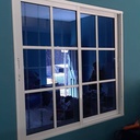 VENTANA CORREDIZA CUADRICULADA UPVC 1.5 X 1.2 METROS S58 BLANCO